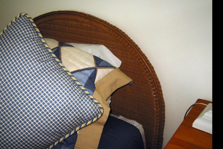 Emoo Online Classifieds Furniture Bedroom Brown Wicker