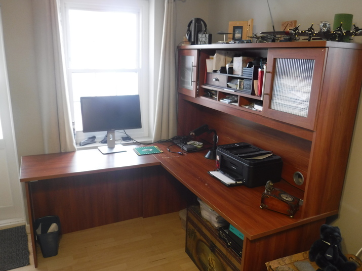 Emoo Online Classifieds Office Huge Office Desk With Hutch