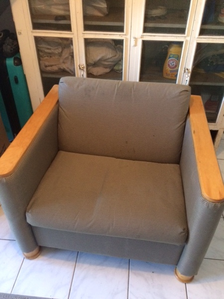 Emoo Online Classifieds For Sale Large Chair That Converts