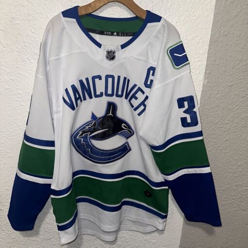 NHL VANCOUVER CANUCKS jersey SIZE XL Stick & Rink Logo BLANK  Classifieds  for Jobs, Rentals, Cars, Furniture and Free Stuff